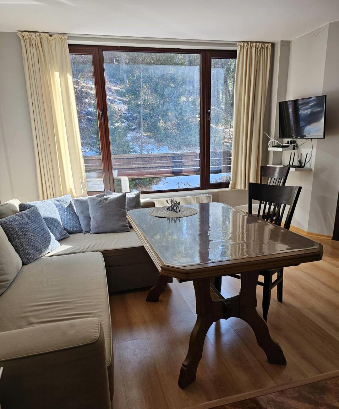 Dobi'S Apartment Elit47 At Elit ปอมโปโรโว ภายนอก รูปภาพ